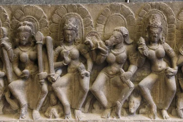 Indias nasjonalmuseum, Delhi. Saptamatrikaer (syv guddommelige mødre). Pratihara