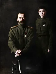 Nicholas II, tsar av Russland og hans sønn, Alexei, i militæruniform, 1915