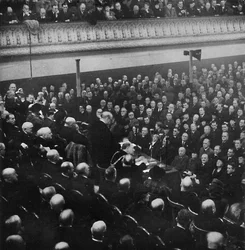 Den 27. januar talte Mr. Churchill til et publikum i Free Trade Hall, Manchester, 1913, 1945