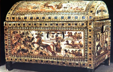 Malt og innlagt kiste fra skatten til Tutankhamon, gammel egyptisk, c1325 f.Kr.