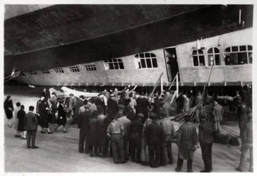 Passasjerer som går ombord på Zeppelin LZ 127 Graf Zeppelin, 1933