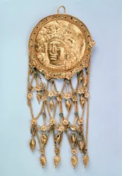 Anheng med hodet til Athena Parthenos, tidlig på 400-tallet f.Kr