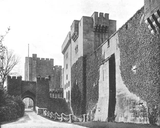 Penrhyn Castle, Bangor, Nord-Wales, 1894.