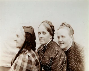 Portrett av tre kvinner, Russland, 1890-tallet