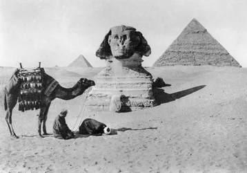 Be foran en sfinks, Kairo, Egypt, ca 1920-tallet