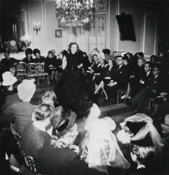 Presentasjon av vårkolleksjonen til den franske motedesigneren Jacques Fath, Paris, mars 1944