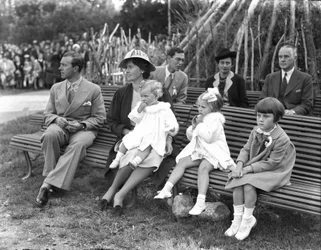 Prins Gustav Adolf, prinsesse Sibylla og barn, Barnas dag, Stockholm, Sverige, 1938.