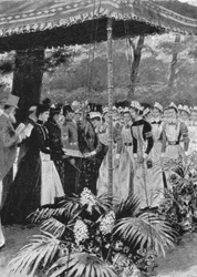 Prinsesse Alexandra overrekker sertifikater til sykepleiere ved Marlborough House, 21. juli 1899, 1901.