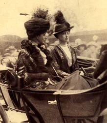 Dronning Alexandra av Danmark og prinsesse Victoria ankommer St. Pauls katedral