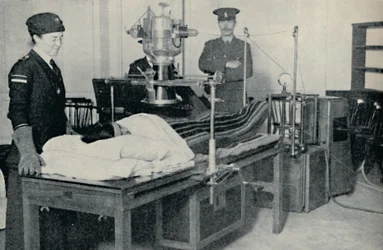 Stråler som avslører kroppens hemmelige fordypninger, c1935