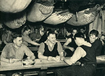 Royal Marines på messedekket deres om bord på et skip, andre verdenskrig, c1939-c1943 1944.
