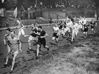 Løper den halve milen på Civil Service Sports Day, Stamford Bridge, London, 1926-1927