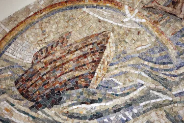 Saint-Maurice, Valais, Sveits, le 16/9/2015 - Saint-Maurice d'Agaune kloster. Mosaikker av Madeline Diener. Noahs ark.