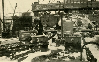 Skip som leverer kull under iskalde forhold, første verdenskrig, 1914, c1920.