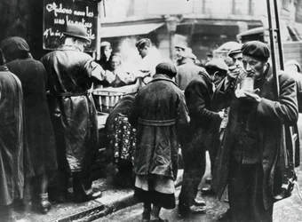Suppekjøkken for trengende, les Halles, tysk-okkuperte Paris, februar 1941