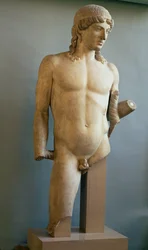 Statue av Apollo, gresk, ca. 480-400 f.Kr. (marmor)