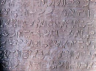 Steinskårne hieroglyfer fra Theben, det gamle Egypt