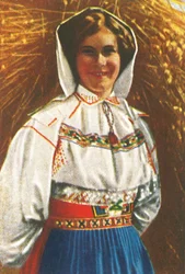 Svensk kvinne i tradisjonell drakt, c1928.