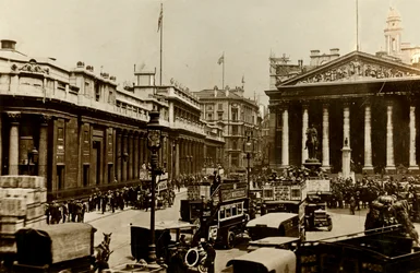 Bank of England og Royal Exchange, London, c1910.