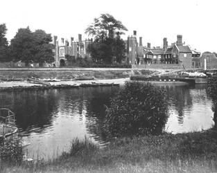 The Bankside ved Hampton Court, Richmond, London, 1894.