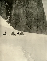 Leiren under granittsøylen, en halv mil fra Lower Glacier Depot ... 27. januar 1909
