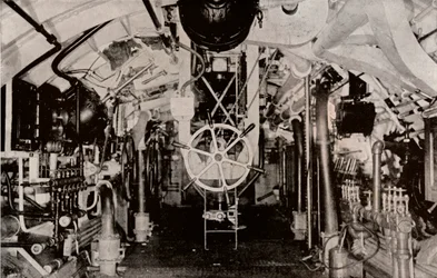 Maskinrommet til en hollandsk ubåt, c1916