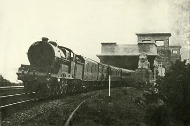 Den irske posten forlater Menai-broen, c1930.