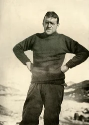 Ekspedisjonens leder i vinterklær, ca. 1908, 1909