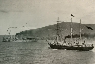 Nimrod passerer H.M.S. Kraftig,...i Lyttelton Harbour, 1. januar 1908, 1909.