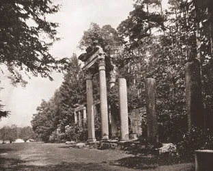 Augustus-tempelet ved Virginia Water, Surrey, 1894.