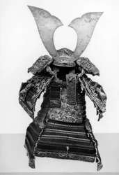 Rustningen til Yoshitsune, 1100-tallet 1886