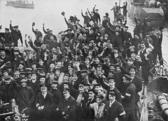 Mannskapet på HMS Vindictive feiret Zeebrugge-raidet 23. april 1918