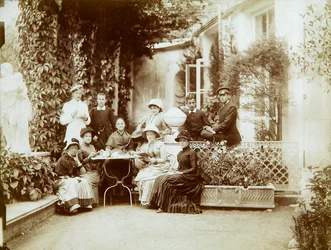 Familien til hertug Fjodor Uvarov på landet deres, Porechye, Russland, 1880-tallet