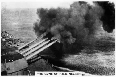 Kanonene til slagskipet HMS Nelson skyting, 1937