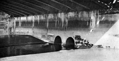 Munningen til Holebourne, hvor den finner Themsen som Fleet Ditch, London, 1926-1927