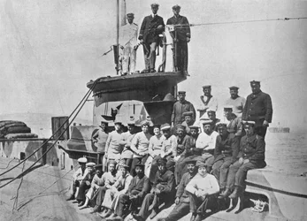 Offiserene og mannskapet på HM Submarine E14, 1915.