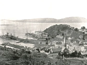 Byen og havnen, Port Chalmers, New Zealand, 1895.