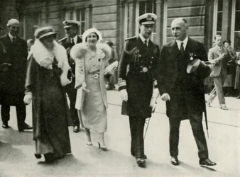 Deres majesteter i Edinburgh under jubileumsfeiringen av kong George V 1935, 1937.