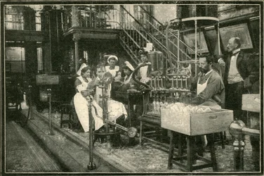 Dette er interiøret i et av Tsars Distilleries., 1901.