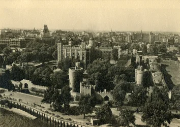 Tower of London. Generell utsikt fra sør, c1920.