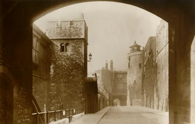 Tower of London. St. Thomas og klokketårnet, c1910.