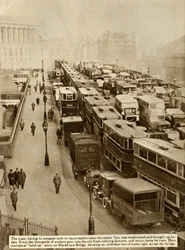 Trafikkkork på Blackfriars Bridge, London, 1935.