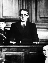 Rettssaken mot den franske pronazistiske forfatteren Robert Brasillach, Paris, 1945