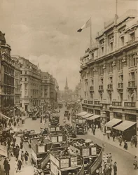 Øvre del av Regent Street, The Paradise of Londons Shoppers, c1935.