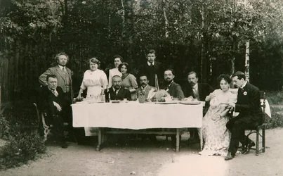 Besøkende med den russiske forfatteren Alexander Kuprin og hans familie, Gatchina, Russland, tidlig på 1900-tallet