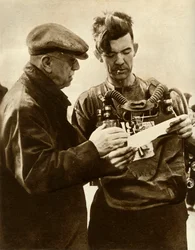 Frivillig skal hente lik i Gresford Colliery-katastrofen, Wales, 1935.