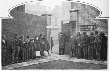Venter på opptak til St Marylebone Workhouse, Luxborough Street, London, c1901 1903