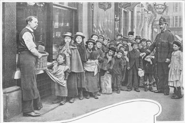 Venter på matpakker, Cheapside, c1903 1903