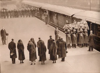 Ser på kisten, dekket av Royal Standard, 1936