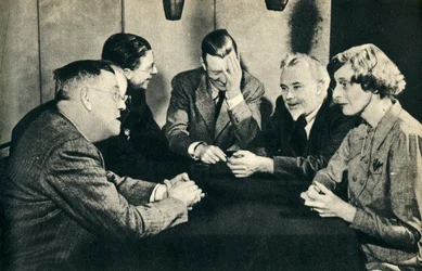 For et spørsmål! The Brains Trust i oversjøisk sesjon med Donald McCullough, 1942.